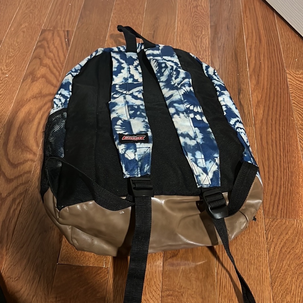 Blue whit backpack
